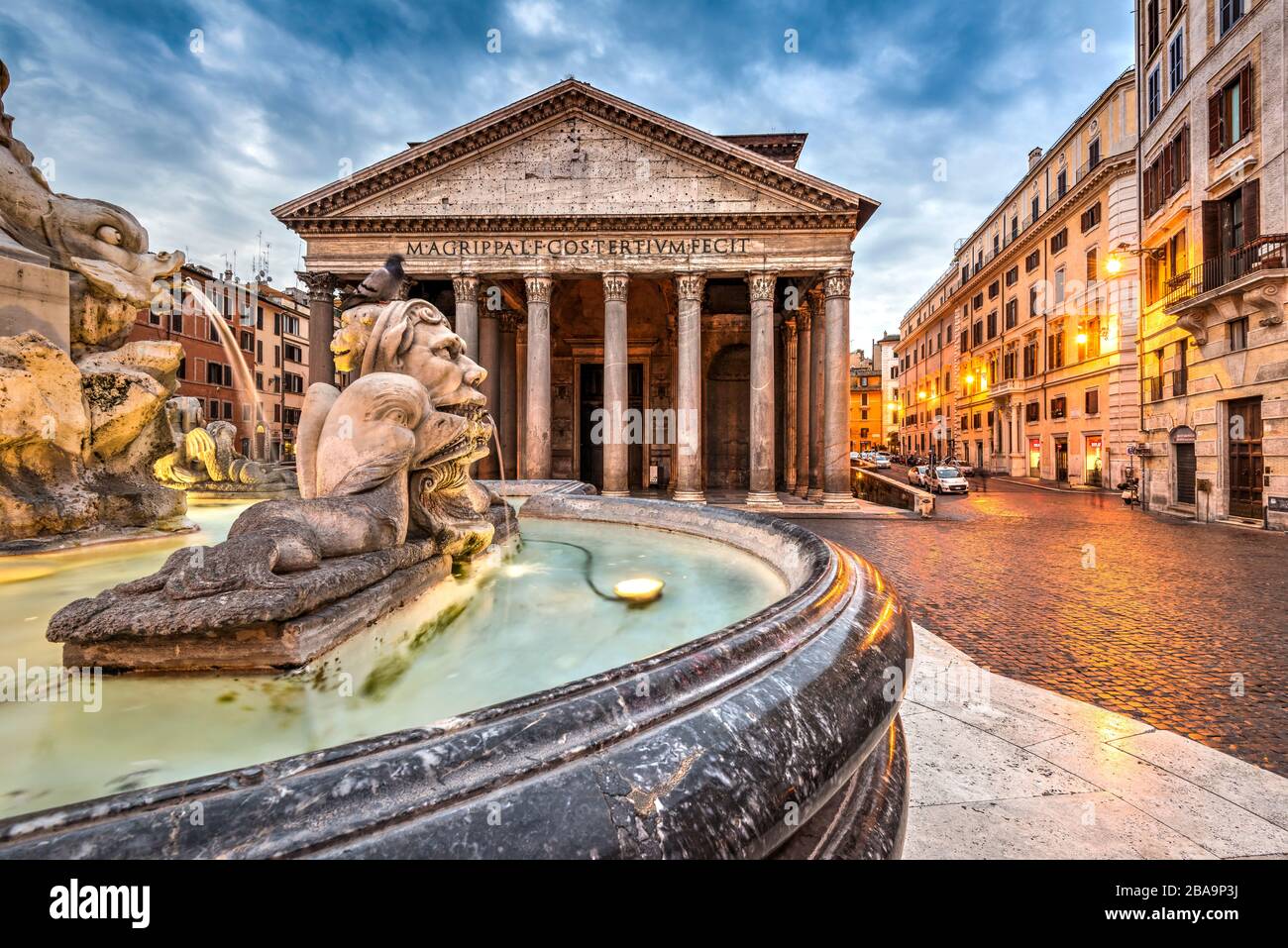 Le Panthéon et la fontaine de la place Piazza della Rotonda, Rome, Latium, Italie Banque D'Images