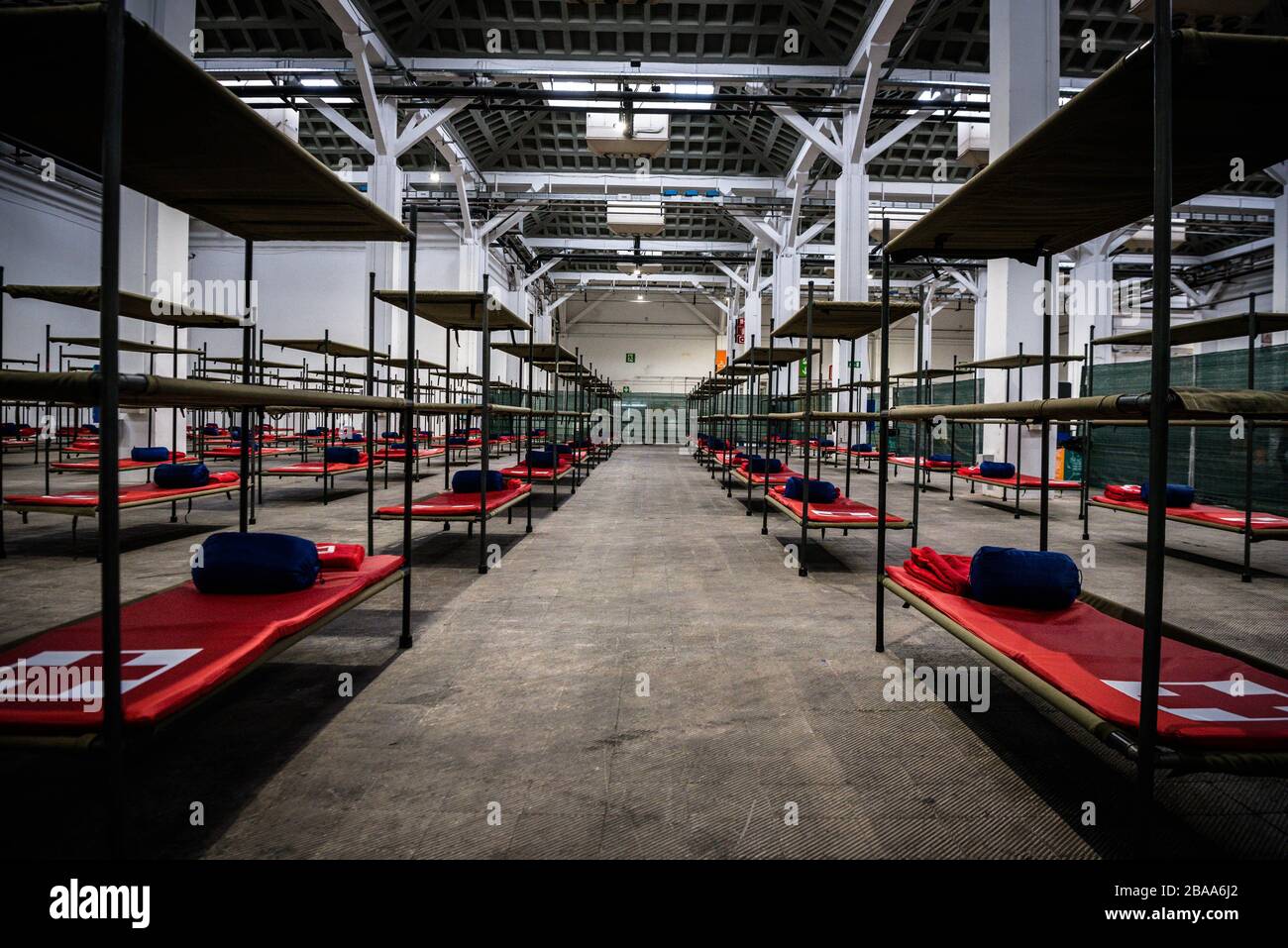 Barcelone, Espagne. 25 mars 2020. Une vue des abris sans abri à Fira, Barcelone, ??Espagne, au 25 mars 2020. L'Espagne est l'un des pays les plus touchés par l'épidémie de Coronavirus (Covid-19). (Photo de Adrià Salido Zarco/INA photo Agency/Sipa USA) crédit: SIPA USA/Alay Live News Banque D'Images