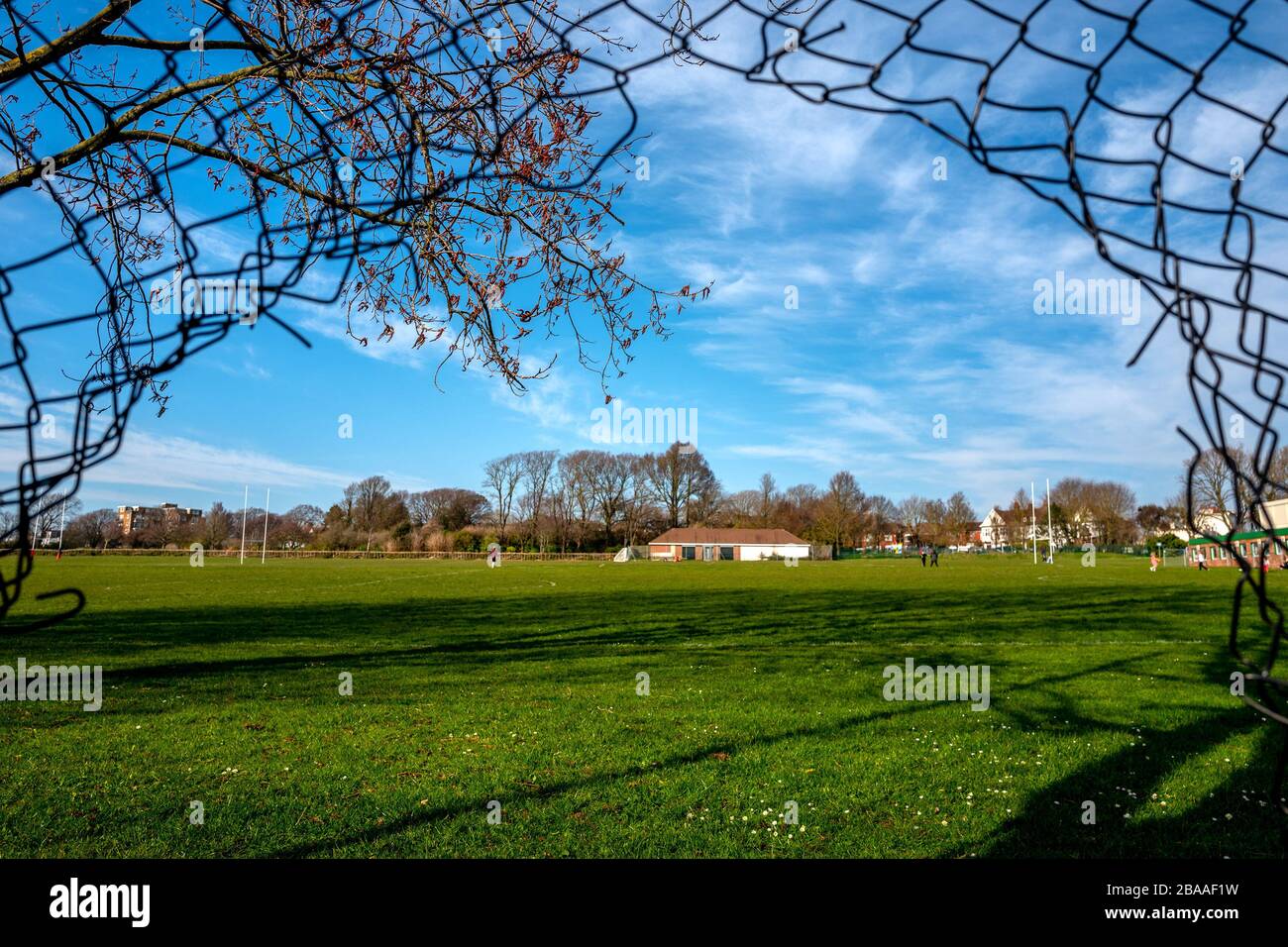 Brighton, Royaume-Uni, 26 mars 2020 : un parc de quartier est déserté pendant le verrouillage Banque D'Images