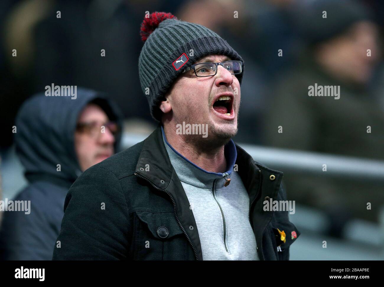 Un fan de Blackburn Rovers montre son soutien dans les tribunes Banque D'Images