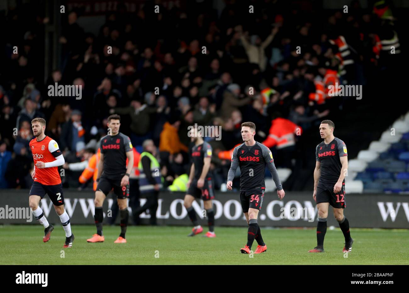 Stoke City look déjecté après Luton Town a obtenu un égaliseur Banque D'Images
