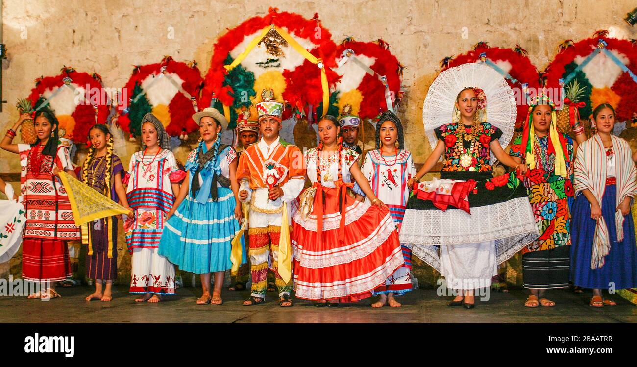 Des danseurs traditionnels se produisent au Mexique Banque D'Images