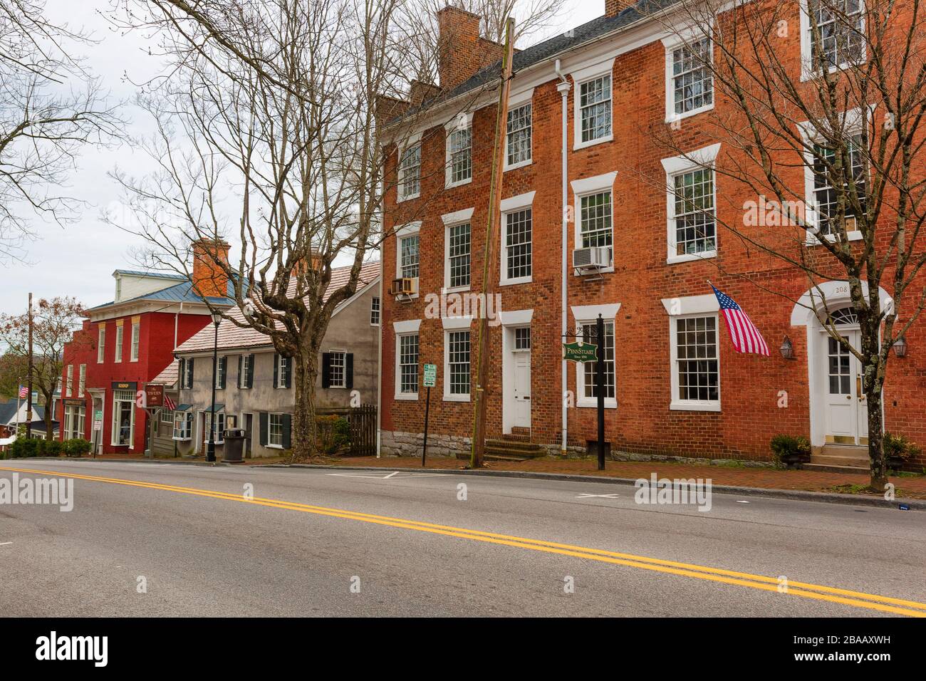 Abingdon,Virginia,USA - Mars 23,2020: Personne autour de cette rue habituellement occupée remplie de touristes dans la section historique d'Abingdon, Virginie Banque D'Images