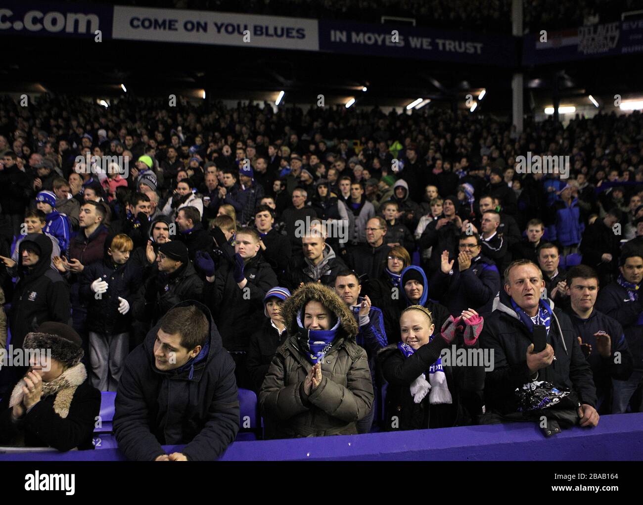 Everton fans dans les peuplements Banque D'Images