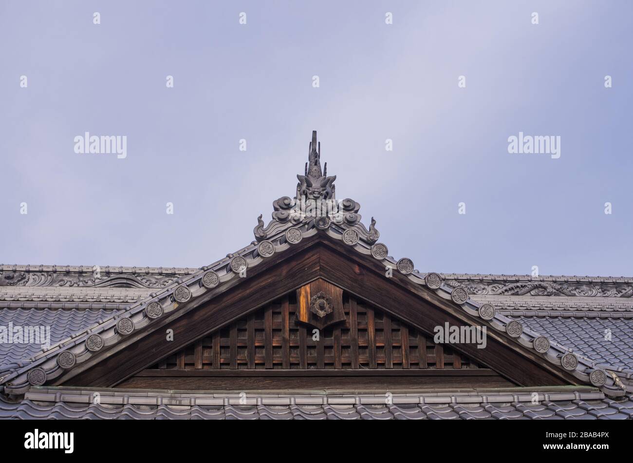 Détail du toit avec onigawara sur le temple Daiganji sur l'île de Miyajima, préfecture d'Hiroshima, Japon Banque D'Images