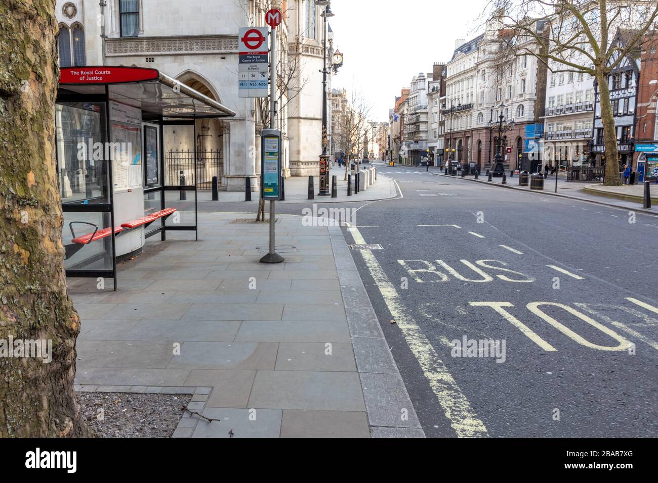 Londres - Angleterre - The Strand - 21032020 - les rues vides alors que le virus Corona frappe Londres forçant de nombreuses entreprises à fermer ou à fournir un service réduit - Photographe : Brian Duffy Banque D'Images