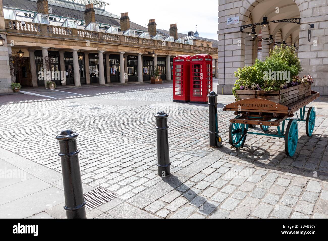 Londres - Angleterre - Covent Garden - 21032020 - les rues vides alors que le virus Corona frappe Londres forçant de nombreuses entreprises à fermer ou à fournir un service réduit - Photographe : Brian Duffy Banque D'Images