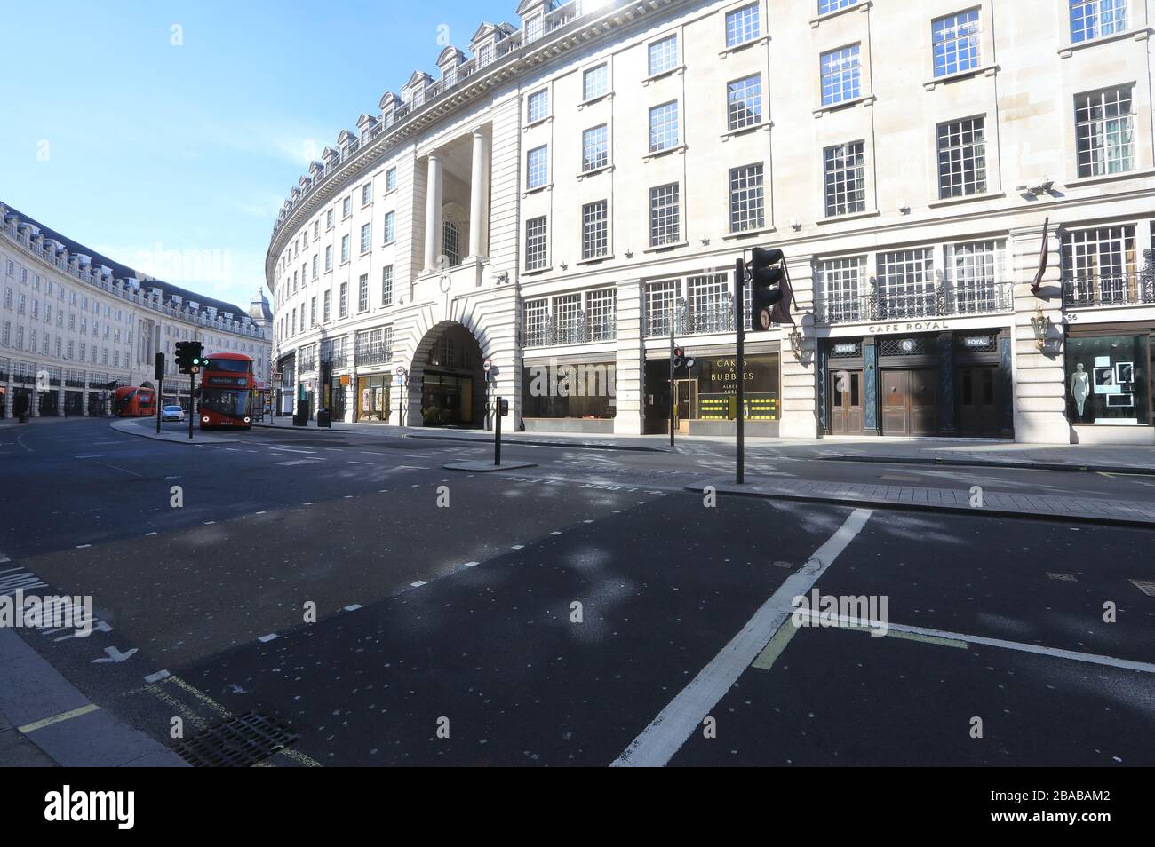 Regent Street déserte dans le verrouillage du coronavirus, en mars 2020, dans le centre de Londres, au Royaume-Uni Banque D'Images