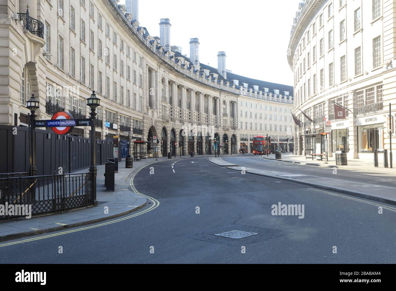 Regent Street déserte dans le verrouillage du coronavirus, en mars 2020, dans le centre de Londres, au Royaume-Uni Banque D'Images