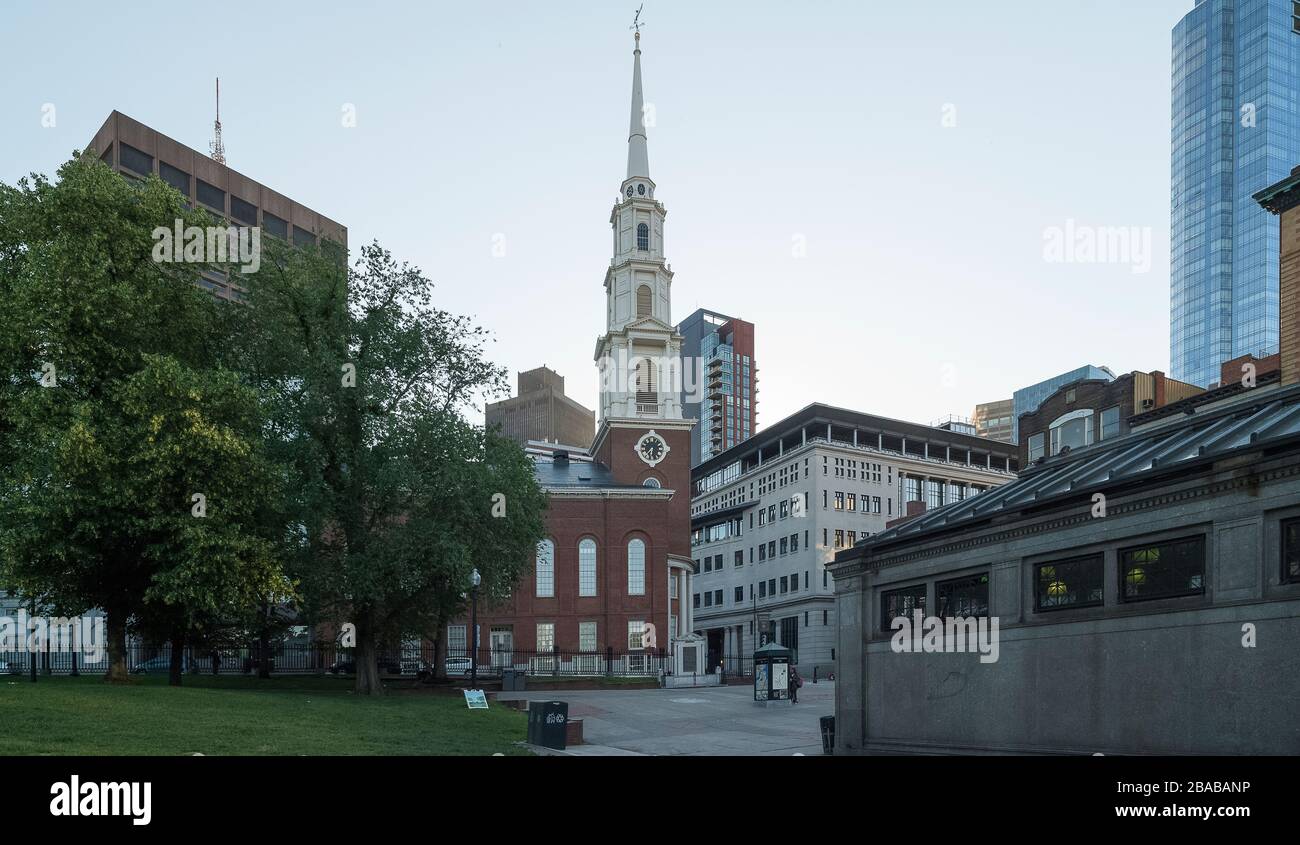 Paysage urbain avec église, Boston Common, Boston, Massachusetts, États-Unis Banque D'Images