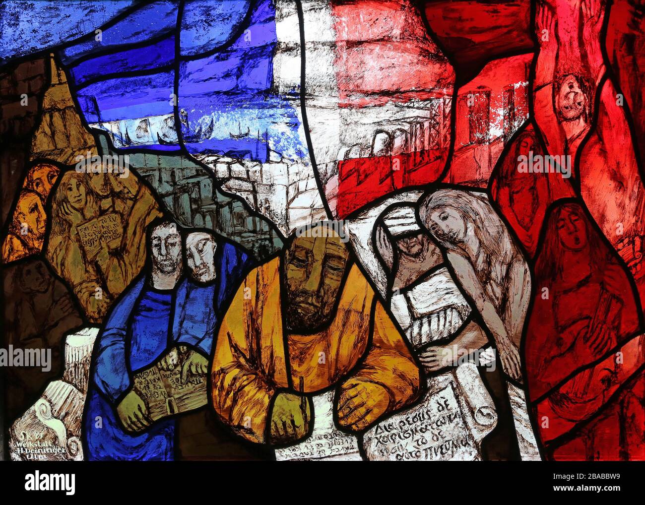 L'apôtre Paul écrit à l'église de Corinthe, vitrail vitré par Sieger Koder à l'église du Saint-Esprit à Ellwangen, Allemagne Banque D'Images