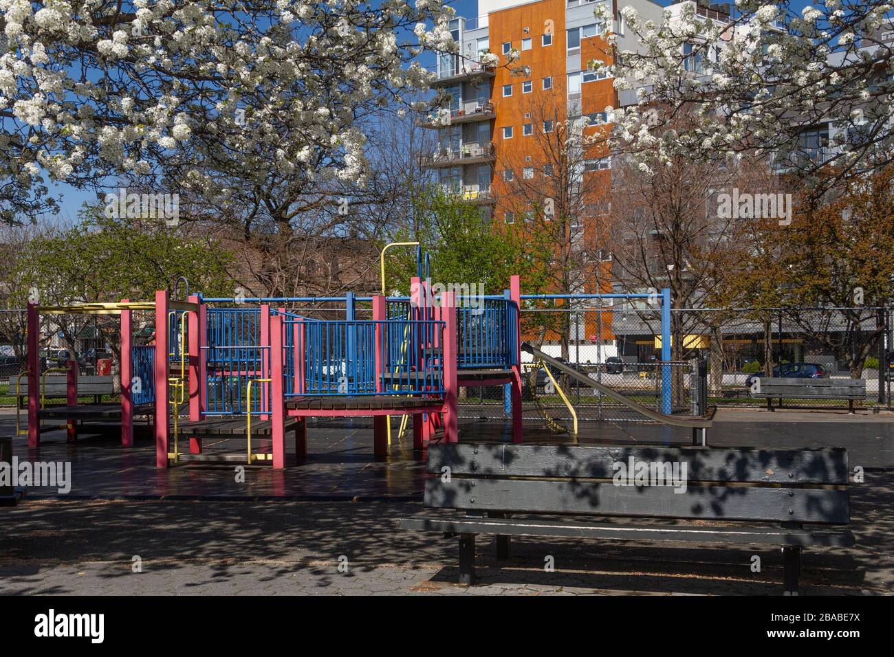 Terrains de jeux McCarren Park vides le 26 mars 2020, de COVID-19 à Williamsburg, à Brooklyn Banque D'Images