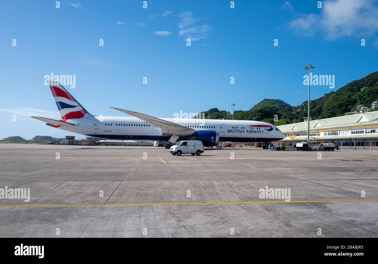 Vue générale d'un Boeing 787 Dreamliner opperé par British Airways à l'aéroport international des Seychelles, Mahé, Seychelles Banque D'Images