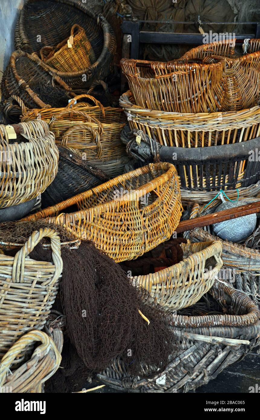 Old fishing basket Banque de photographies et d'images à haute résolution -  Alamy