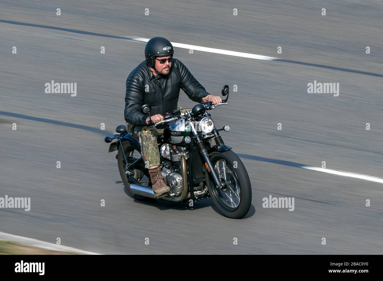 Pilote de moto Triumph deux roues, motos, véhicule, motos, motocyclettes, cyclistes sur l'autoroute M6 Chorley, Royaume-Uni Banque D'Images