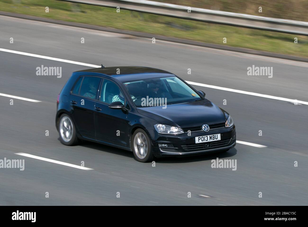 PO13 MBU 2013 Volkswagen vw vee dub Golf GT BluEmotion TDI car Black Tech sur l'autoroute   près de Preston dans Lancashire, Royaume-Uni Banque D'Images