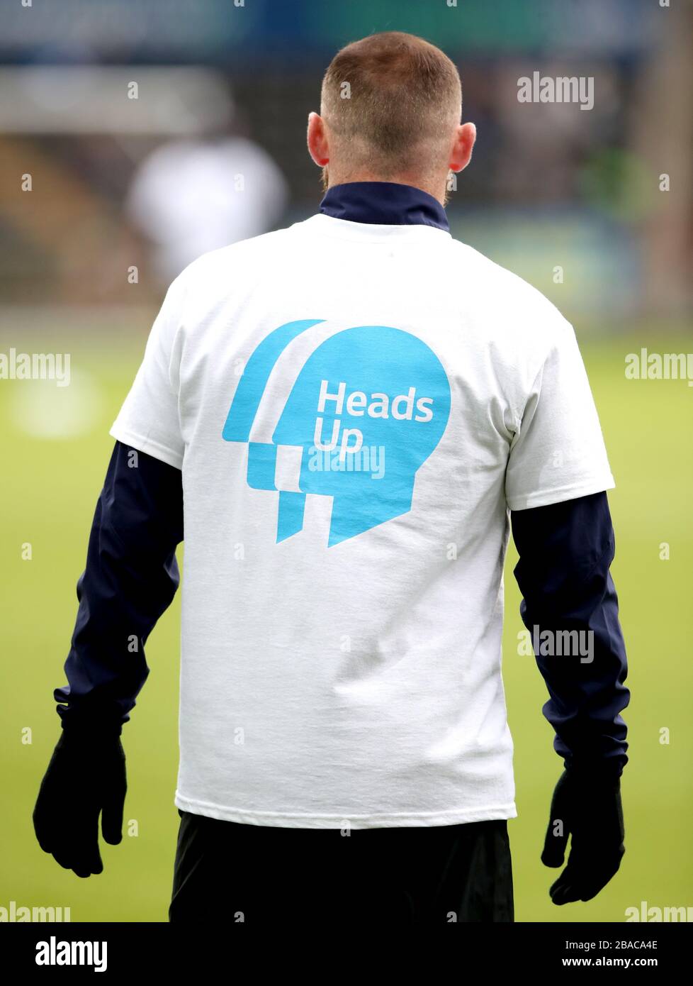 Wayne Rooney, du comté de Derby, porte un t-shirt « Heads Up » à l'appui de la campagne « Heads Up Mental Health » qui a lieu en février Banque D'Images