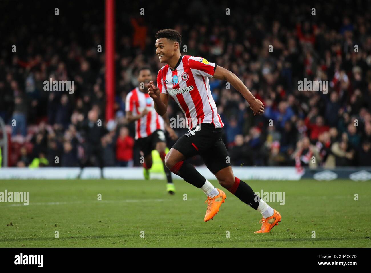 Ollie Watkins de Brentford célèbre son troisième but Banque D'Images