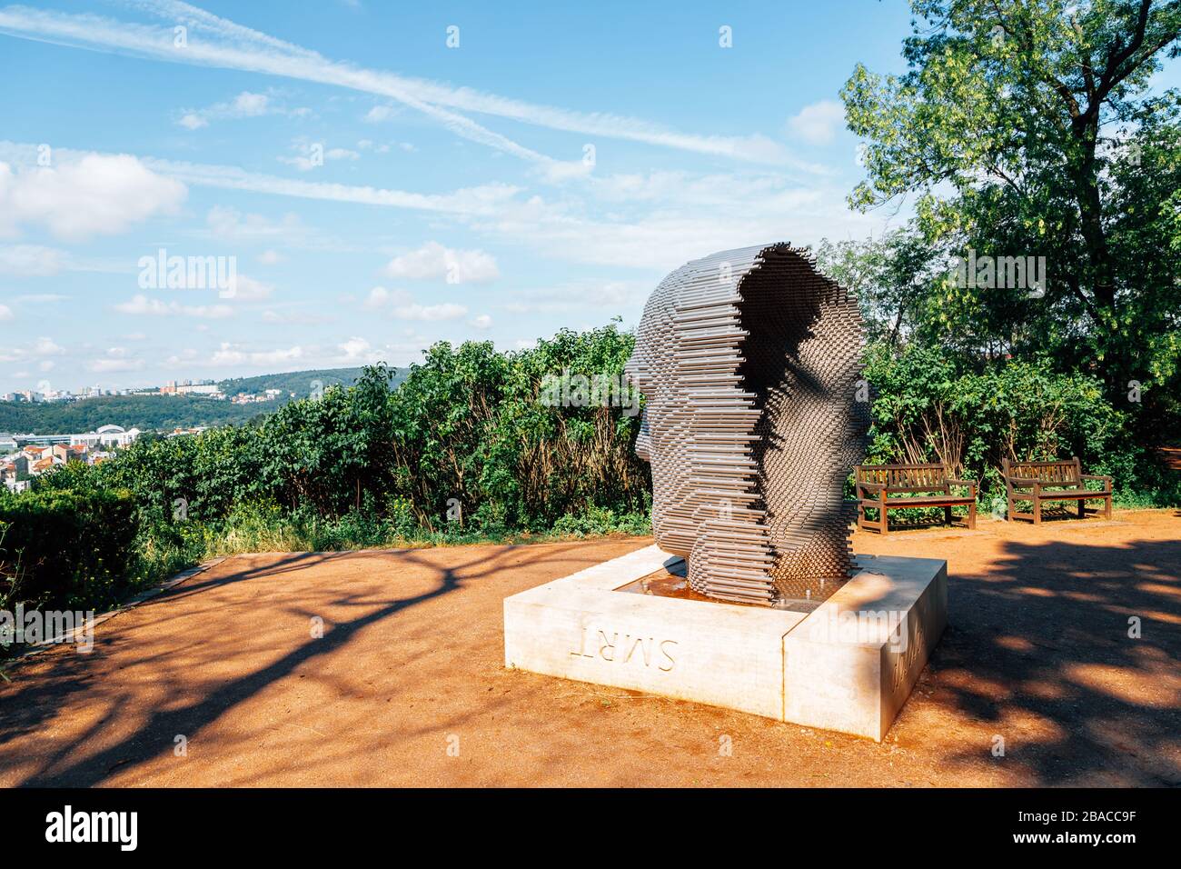 Brno, République tchèque - 21 juin 2019 : La statue de Jan Skacel au parc de Spilberk Banque D'Images