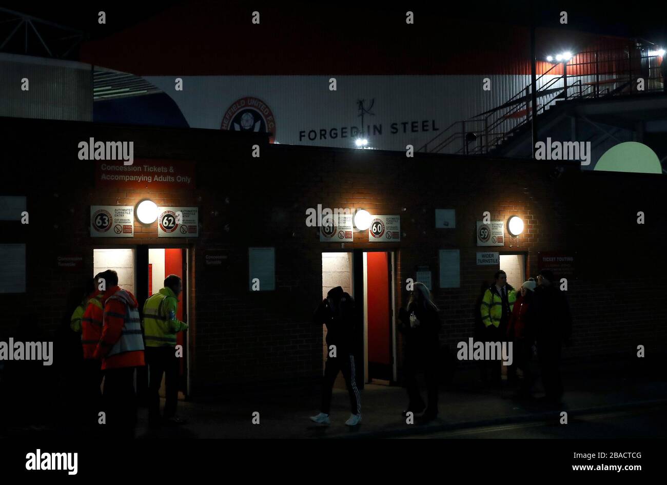 Les fans arrivent à Bramall Lane avant le match Banque D'Images