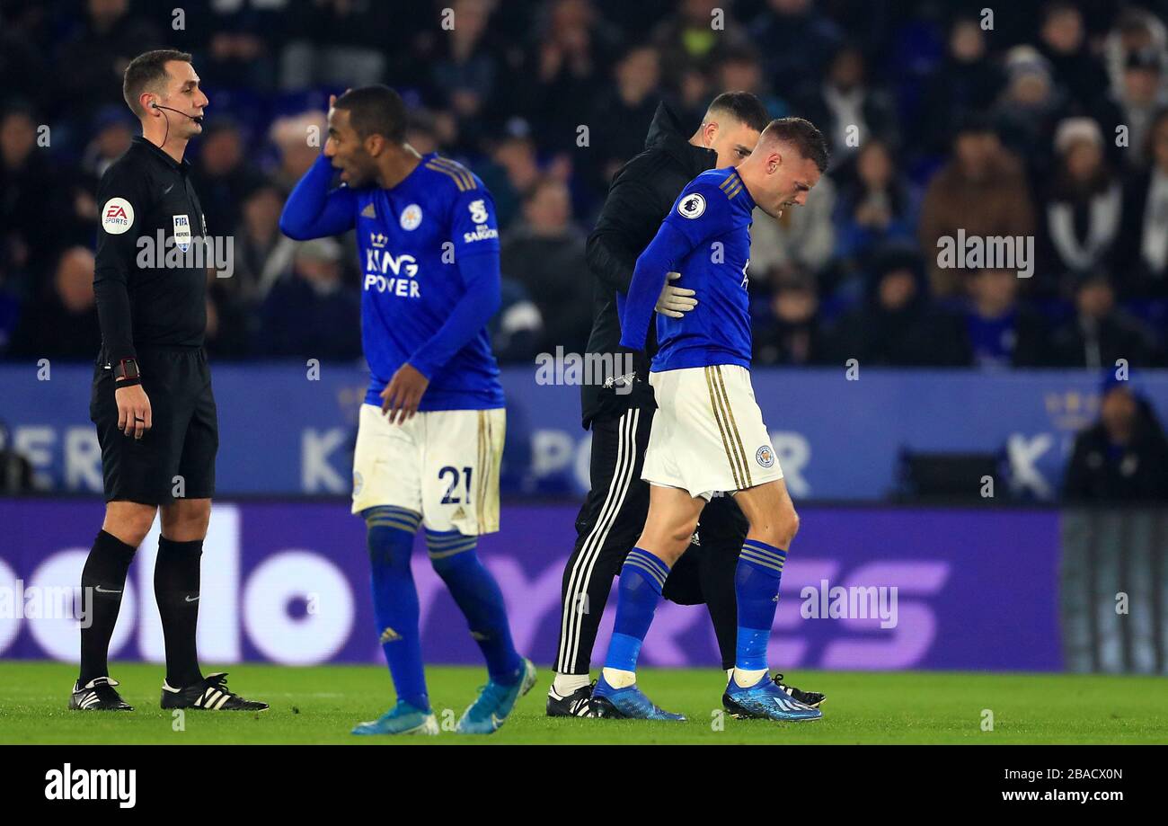 Jamie Vardy (à droite) de Leicester City quitte le terrain après une blessure Banque D'Images