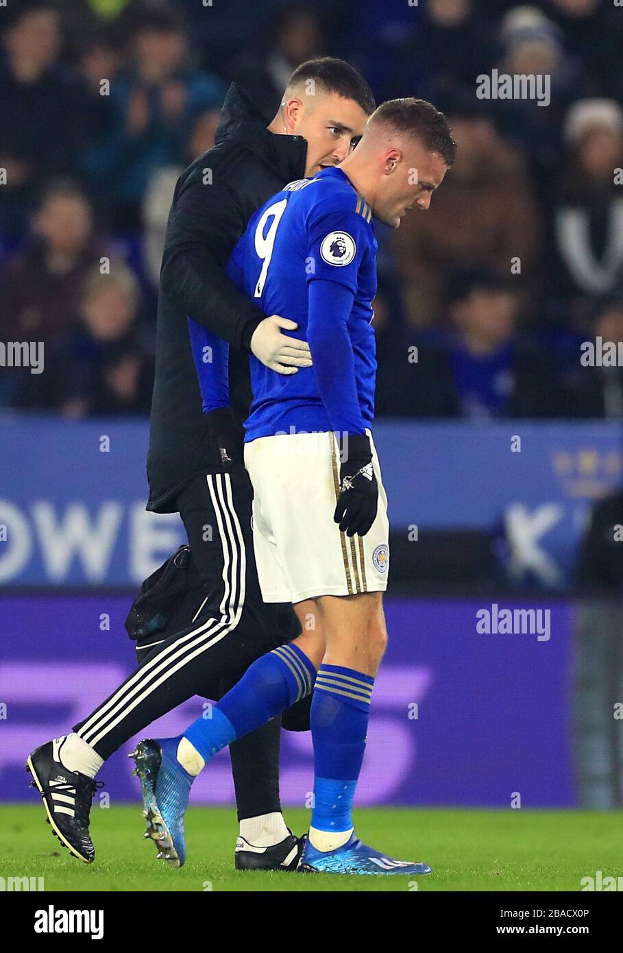 Jamie Vardy (à droite) de Leicester City quitte le terrain après une blessure Banque D'Images
