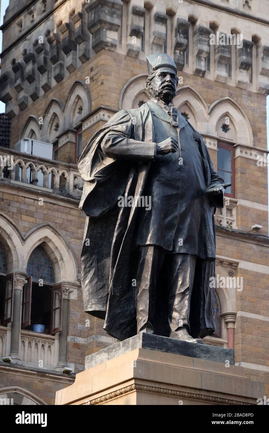 Statue de Sir Pherozshah Mehta, Édifice de la Bombay Municipal Corporation (1893) ou édifice BMC à Mumbai, en Inde Banque D'Images