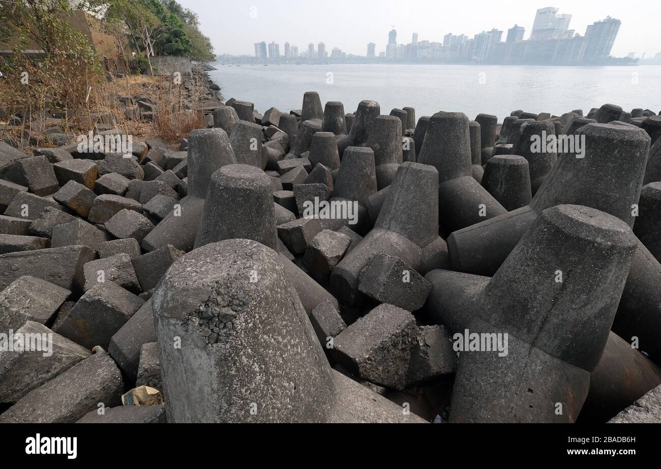 Tetrapods sur Marine Drive à Mumbai, Inde Banque D'Images