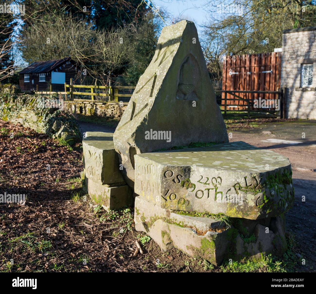 Banc / marqueur sculpté au début du sentier de Cleveland Way à Helmsley, dans le Yorkshire du Nord Banque D'Images