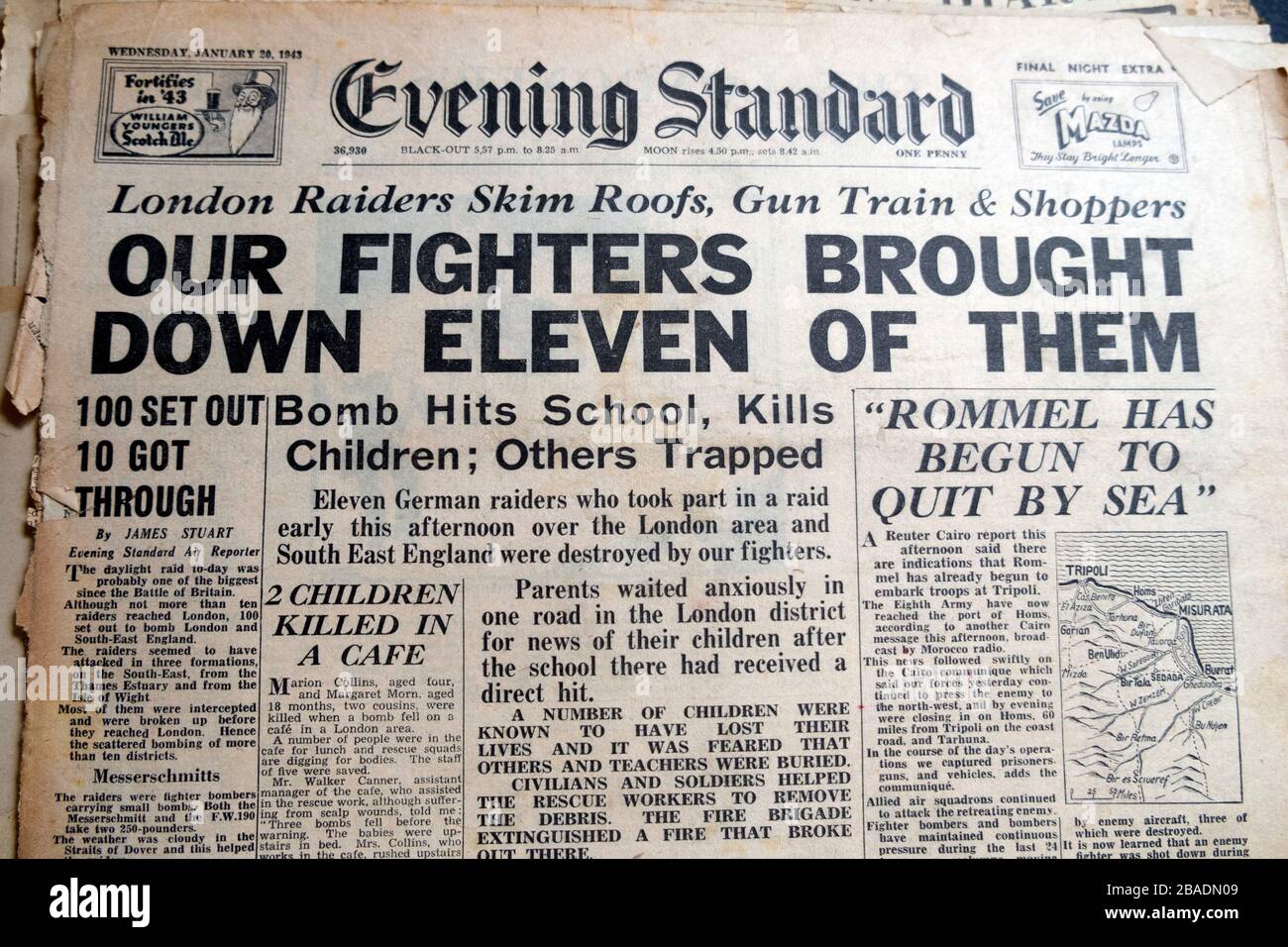 « nos Fighters ont fait tomber Eleven d'eux » Londres bombarder 20 janvier 1943 première page British Evening Standard journal dépêches Londres Angleterre UK Banque D'Images