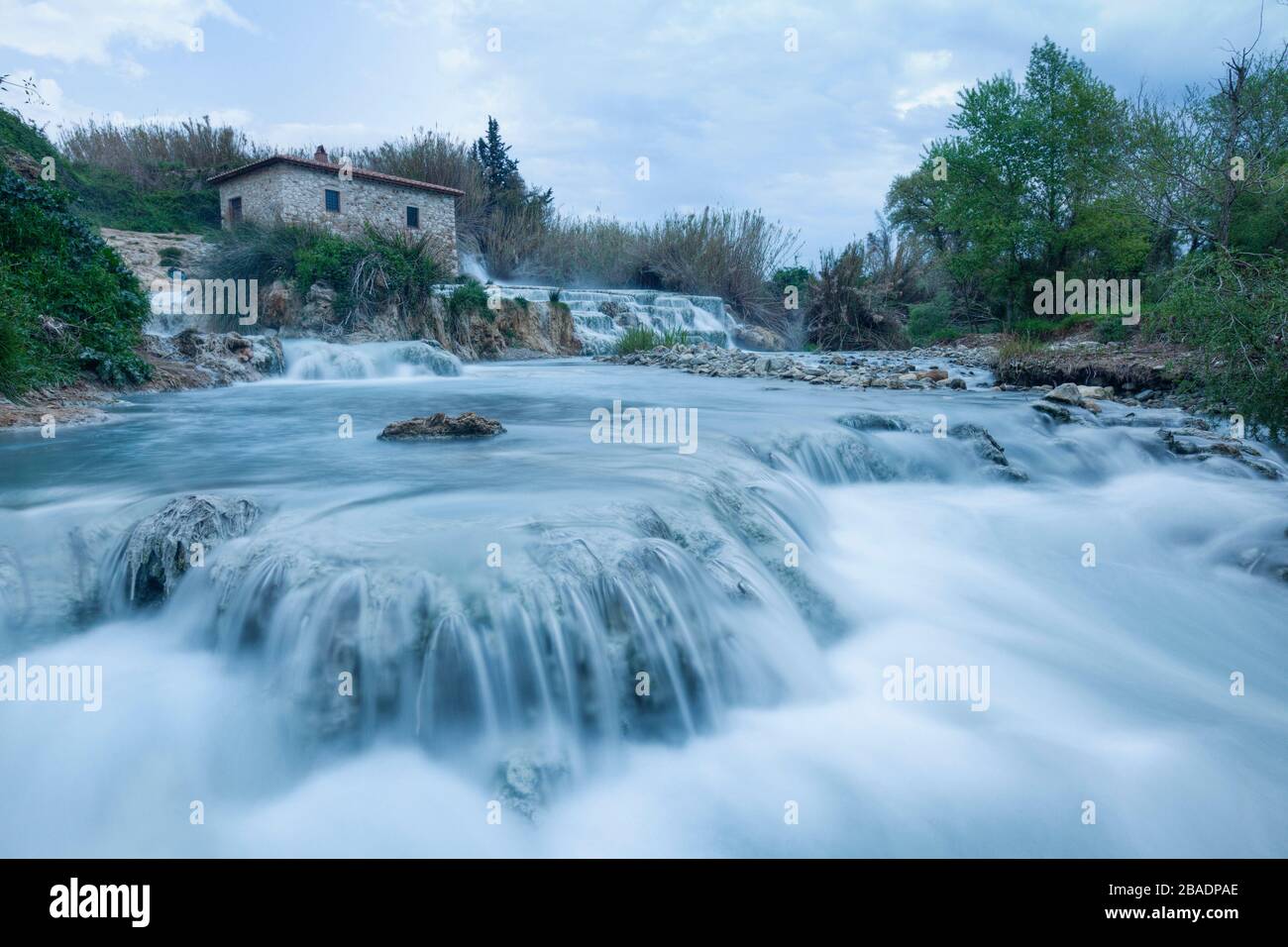 Cascate del Mulino (chute d'eau des usines), source géothermique Saturnia, Saturnia, Grosseto, Toscane, Italie, Europe Banque D'Images