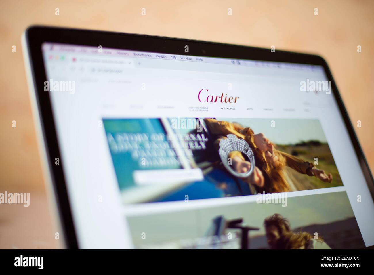 BELGRADE, SERBIE - 9 MARS 2020: Site web Cartier sur écran d'ordinateur à Belgrade, Serbie. Cartier conçoit, fabrique, distribue et vend jewell Banque D'Images BELGRADE, SERBIE - 9 MARS 2020: Site web Cartier sur écran d'ordinateur à Belgrade, Serbie. Cartier conçoit, fabrique, distribue et vend jewell Banque D'Images