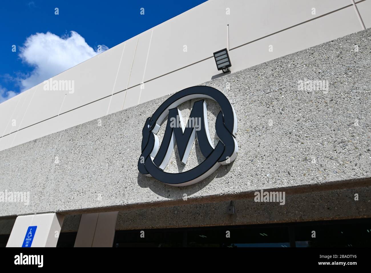 Vue générale de la signalisation à l'extérieur de la Mamba Sports Academy, le jeudi 26 mars 2020, à Thousand Oaks, en Californie Kobe Bryant et sa fille Gianna Bryant, se dirigeaient vers le complexe sportif le dimanche 26 janvier 2020, Ils ont été parmi les personnes tuées dans un accident d'hélicoptère lorsqu'un hélicoptère Sikorsky S-76 B, piloté par Ara Zobayan, s'est écrasé à environ 30 miles au nord-ouest du centre-ville de Los Angeles, en route de l'aéroport John Wayne à l'aéroport de Camarillo. (Photo par IOS/Espa-Images) Banque D'Images