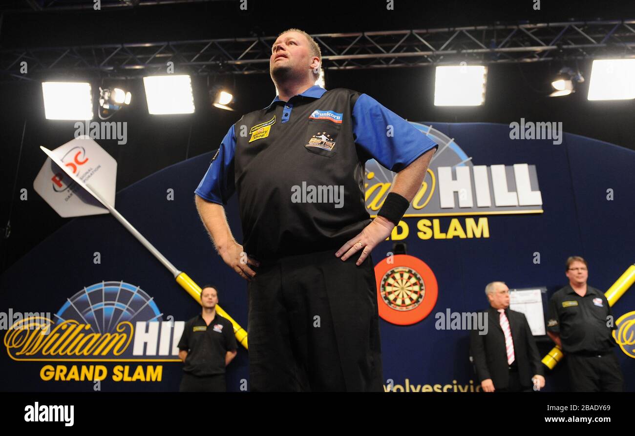 Raymond van Barneveld célèbre la victoire du Grand Chelem des fléchettes Banque D'Images