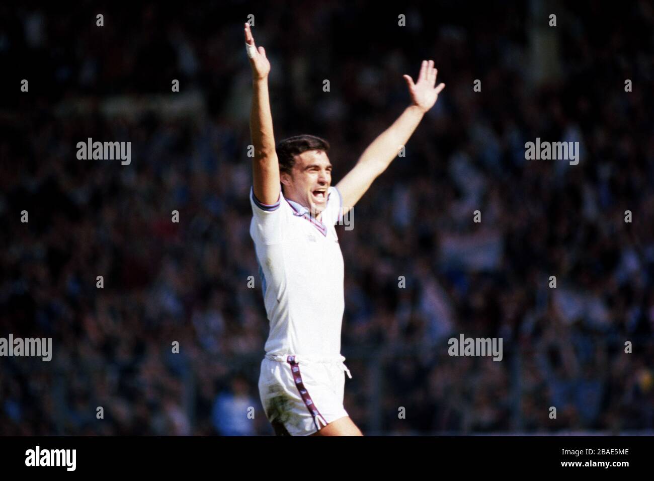 Trevor Brooking, de West Ham United, célèbre le but gagnant Banque D'Images