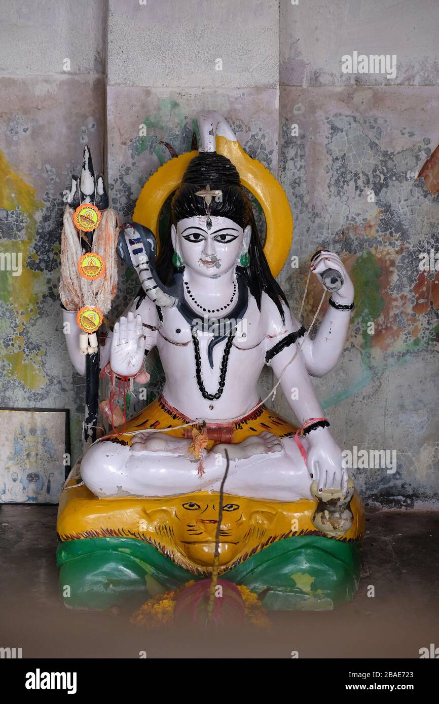 Statue du Seigneur Shiva dans le temple hindou dans le village de Sambhunagar, Bengale-Ouest, Inde Banque D'Images