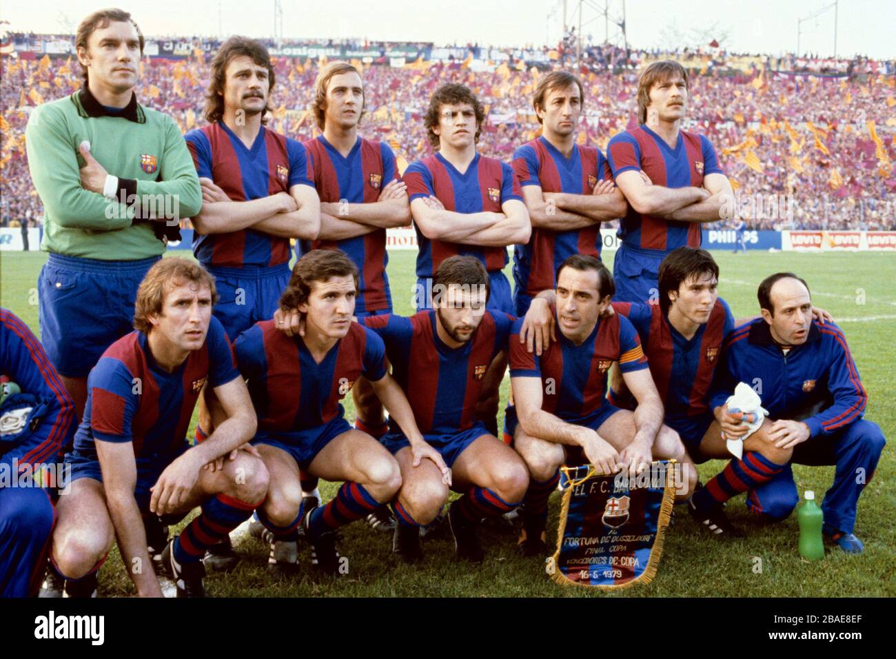 Groupe d'équipe de Barcelone: (Back row, l-r) Artola, ?, Johan Neeskens, ?, Migueli; (front row, l-r) Carlos Rexach, ?, Hans Krankl, Asensi, Francisco Jose Carrasco, ? Banque D'Images