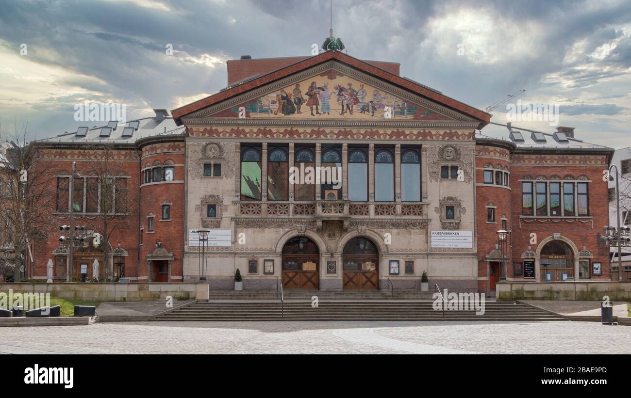 Aarhus, Danemark - 24 mars 2020: Le théâtre d'Aarhus (le Teater d'Aarhus) d'Aarhus est le plus grand théâtre provincial du Danemark. Le style du bâtiment Banque D'Images