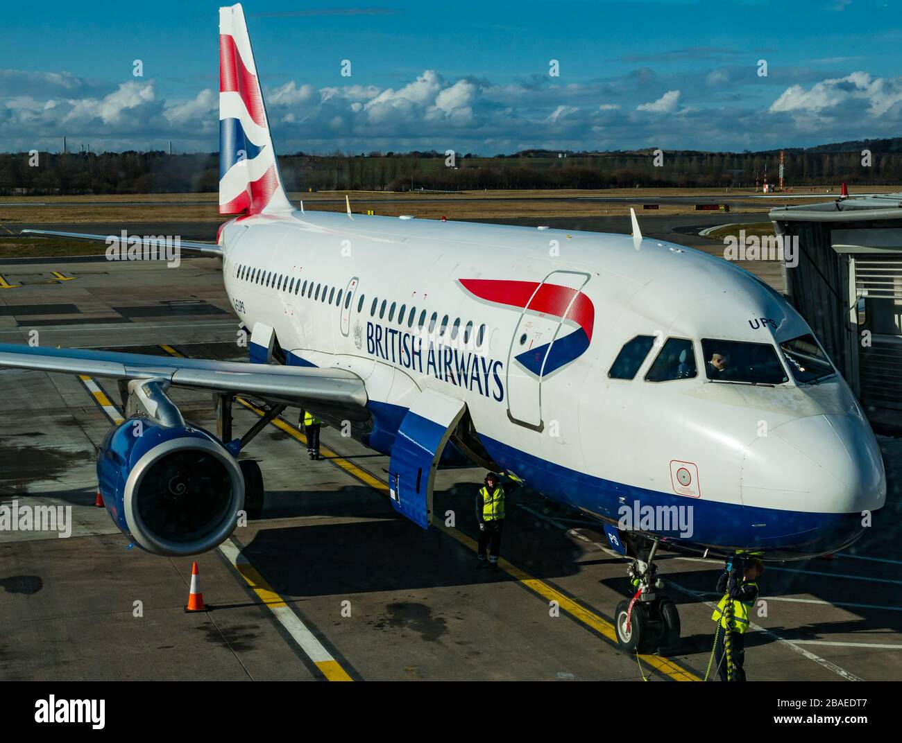 British Airways avion sur le tablier de l'aéroport d'Edimbourg, Edimbourg, Ecosse, Royaume-Uni Banque D'Images