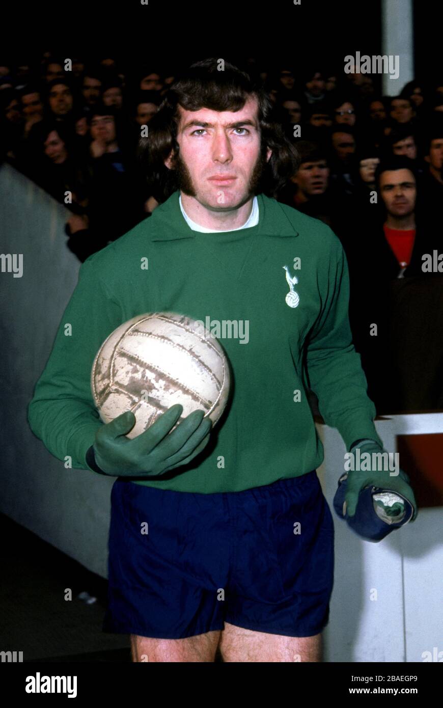 Le gardien de but de Tottenham Hotspur Pat Jennings sort à White Hart Lane Banque D'Images