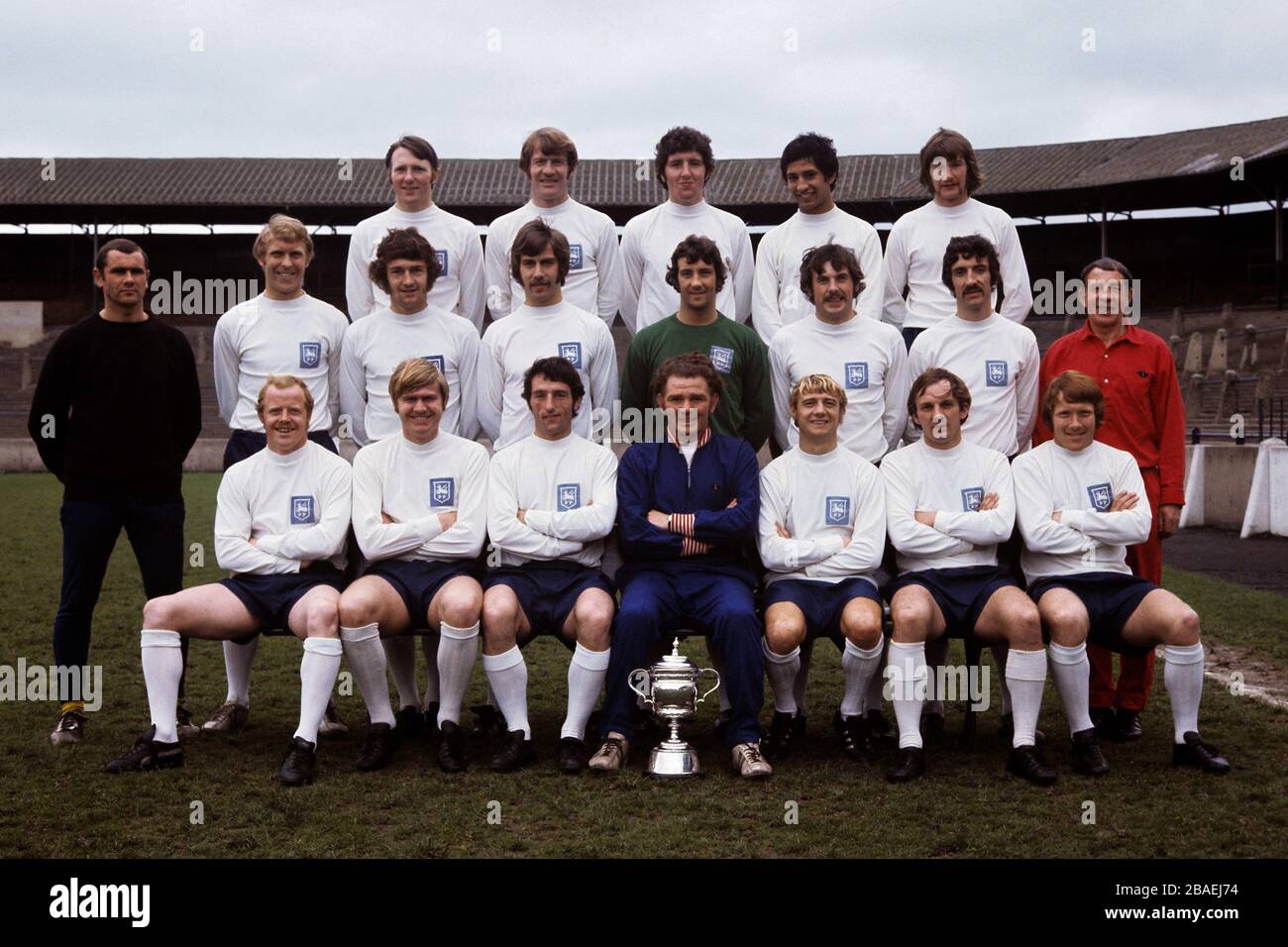 Preston North End, Champions de la troisième division 1970-1971: (Back row, l-r) David Wilson, George Ross, John McMahon, Ricky Heppolette, Norman Lloyd; (Middle row, l-r) entraîneur Arthur Cox, Graham Hawkins, John Bird, David Hughes, Gerry Stewart, Alec Spark, Jim McNab, entraîneur Harry Bick; (Première rangée, l-r) Bert Patrick, Gerry Ingram, Bobby Ham, directeur Alan ball SNR, Clive Clark, Alan Spavin, George Lyall Banque D'Images