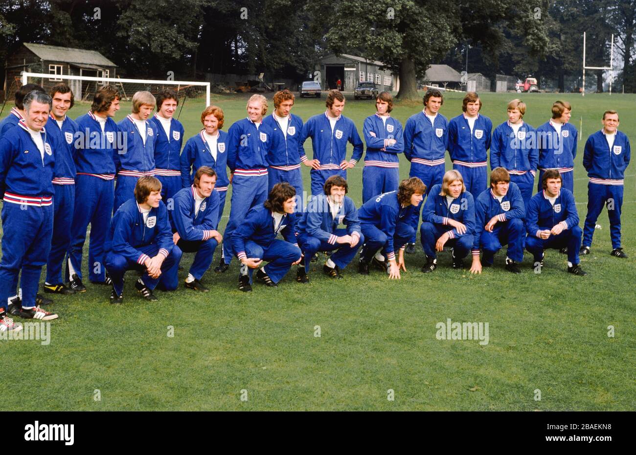 Équipe d'Angleterre : (back row, l-r) Harold Shepherdson, Gordon Banks, Peter Shilton, Ray Clemence, Colin Bell, Roy McFarland, Alan ball, Bobby Moore, Martin Chvers, Peter Osgood, Dave Watson, Trevor Brooking, Martin Peters, Colin Todd, David Nish, les Cocker ( Trainer ) (front ROW, Paul Keegan Clarke, Paul Keegan, Paul Keegeley, Paul Keegan Peter Story, Mick Channon, Tony Currie, Emlyn Hughes, Kevin Hector Banque D'Images