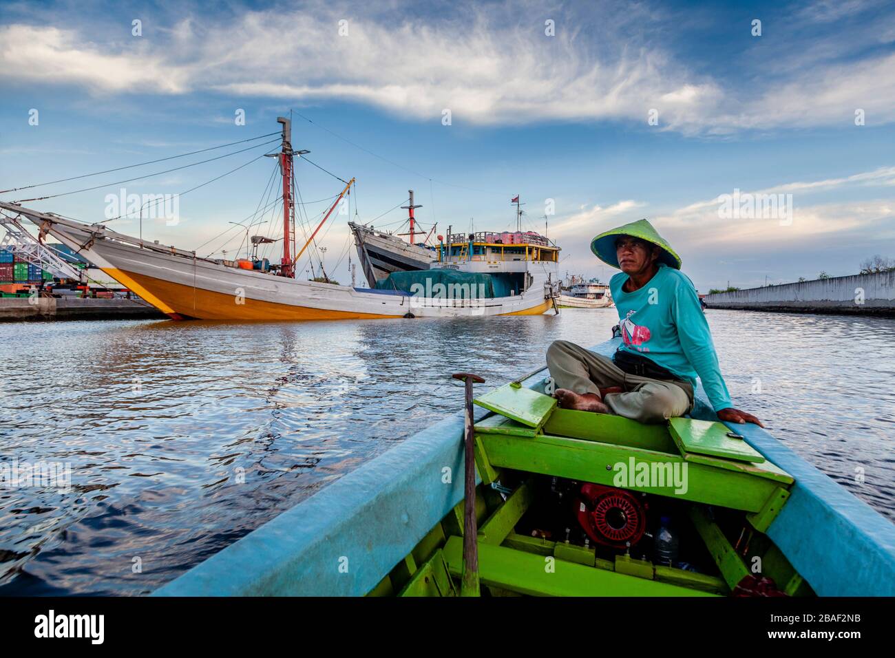 Un tour en bateau autour de Sunda Kelapa (Vieux-Port), Jakarta, Indonésie. Banque D'Images