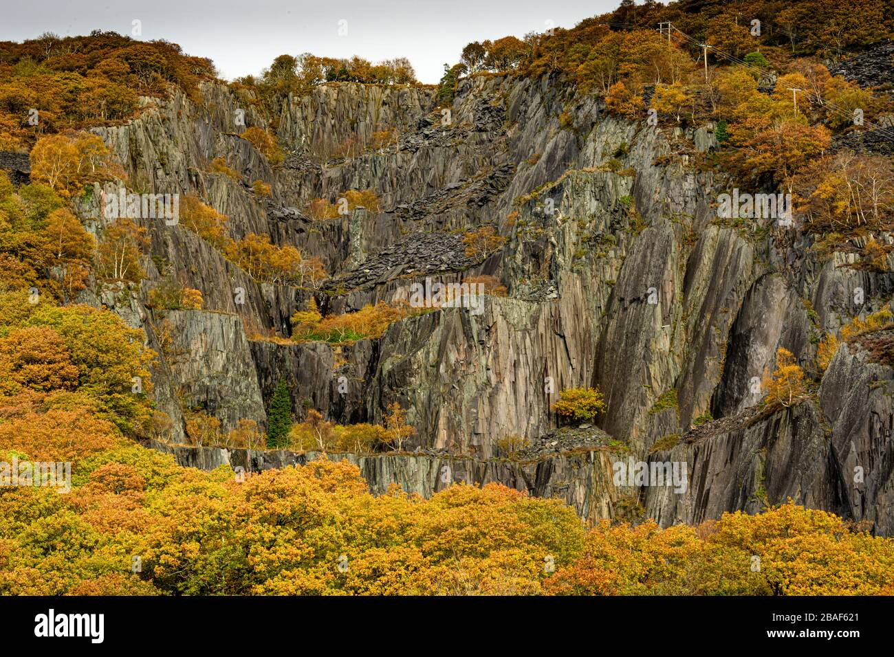 Carrière d'ardoise à Llnberis au nord du Pays de Galles aux couleurs de l'automne Banque D'Images
