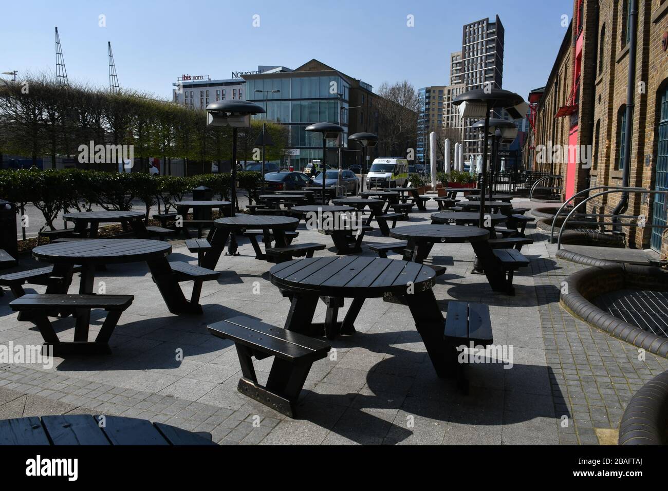 Londres, Royaume-Uni. 27 mars 2020. Café vide au centre d'exposition Excel London, Londres, Royaume-Uni. 27 mars 2020. Crédit: Nils Jorgensen/Alay Live News Banque D'Images