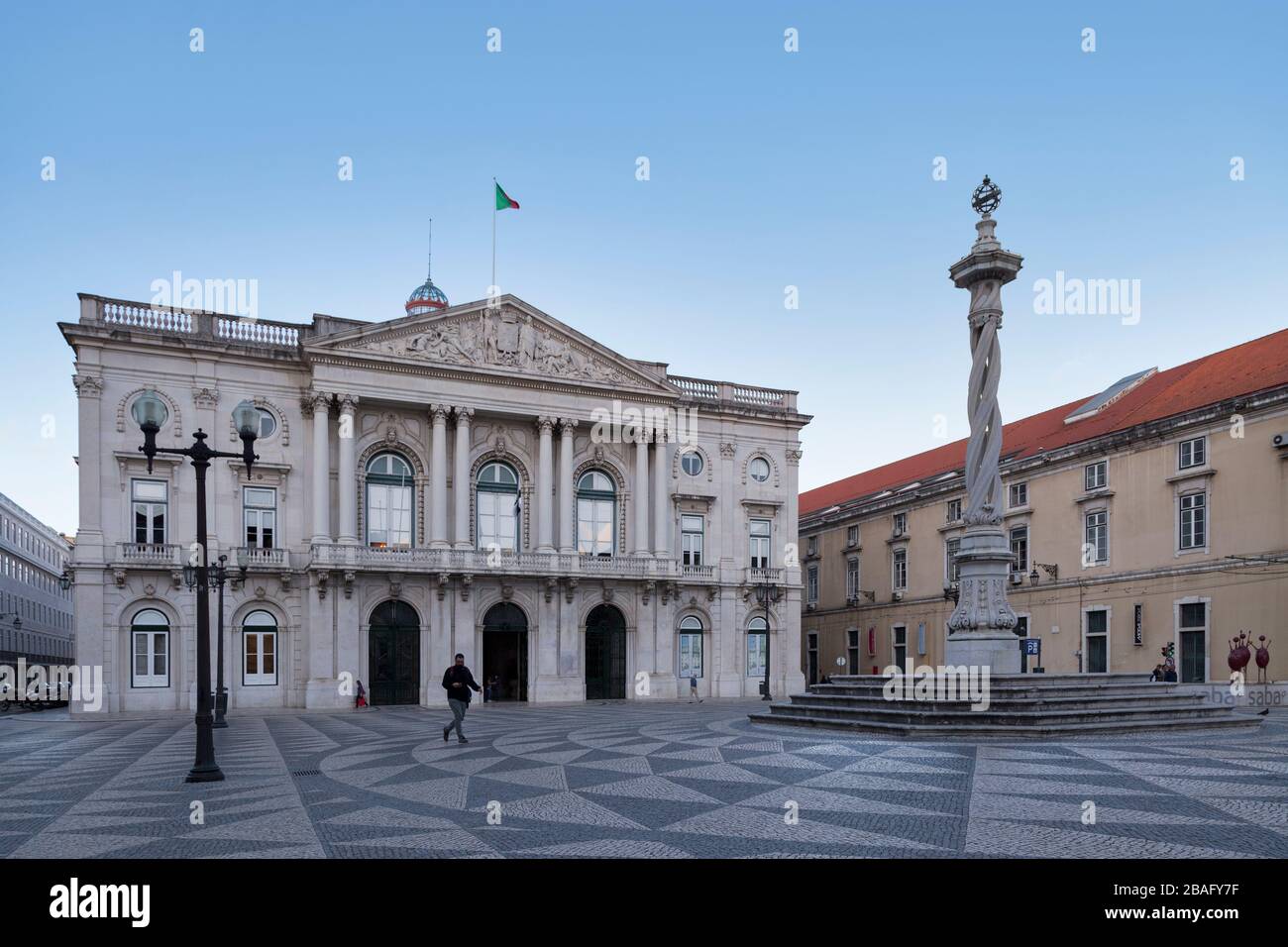 Lisbonne, Portugal - 01 juin 2018: Place municipale avec l'Hôtel de Ville et l'oreiller de Lisbonne (Portugais: Pelourinho de Lisboa). Banque D'Images