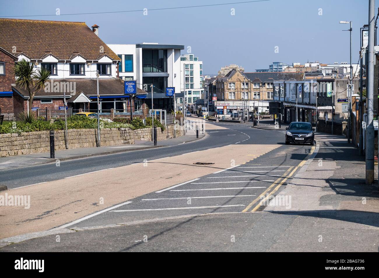 Newquay, Cornwall, Royaume-Uni. 27 mars 2020. Les entreprises locales de Newquay ferment en raison de Covid-19. Le complexe normalement animé serait crammé avec des vacanciers et des visiteurs, mais les rues sont désertes. Gordon Scammell/Alay Live News. Banque D'Images