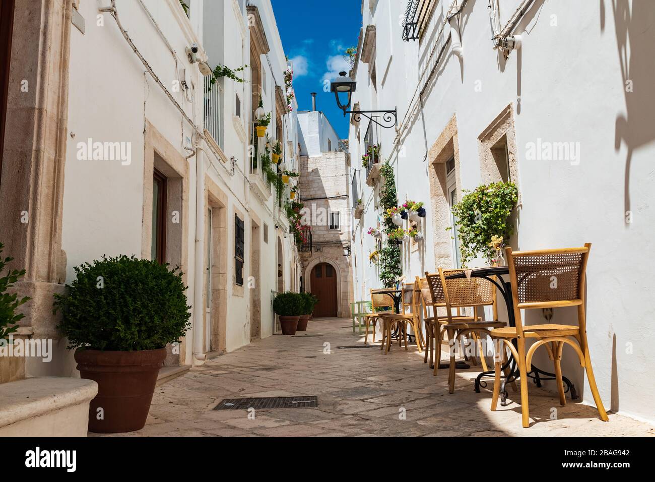 Alleyway, Locorotondo. Pouilles. Italie. Banque D'Images