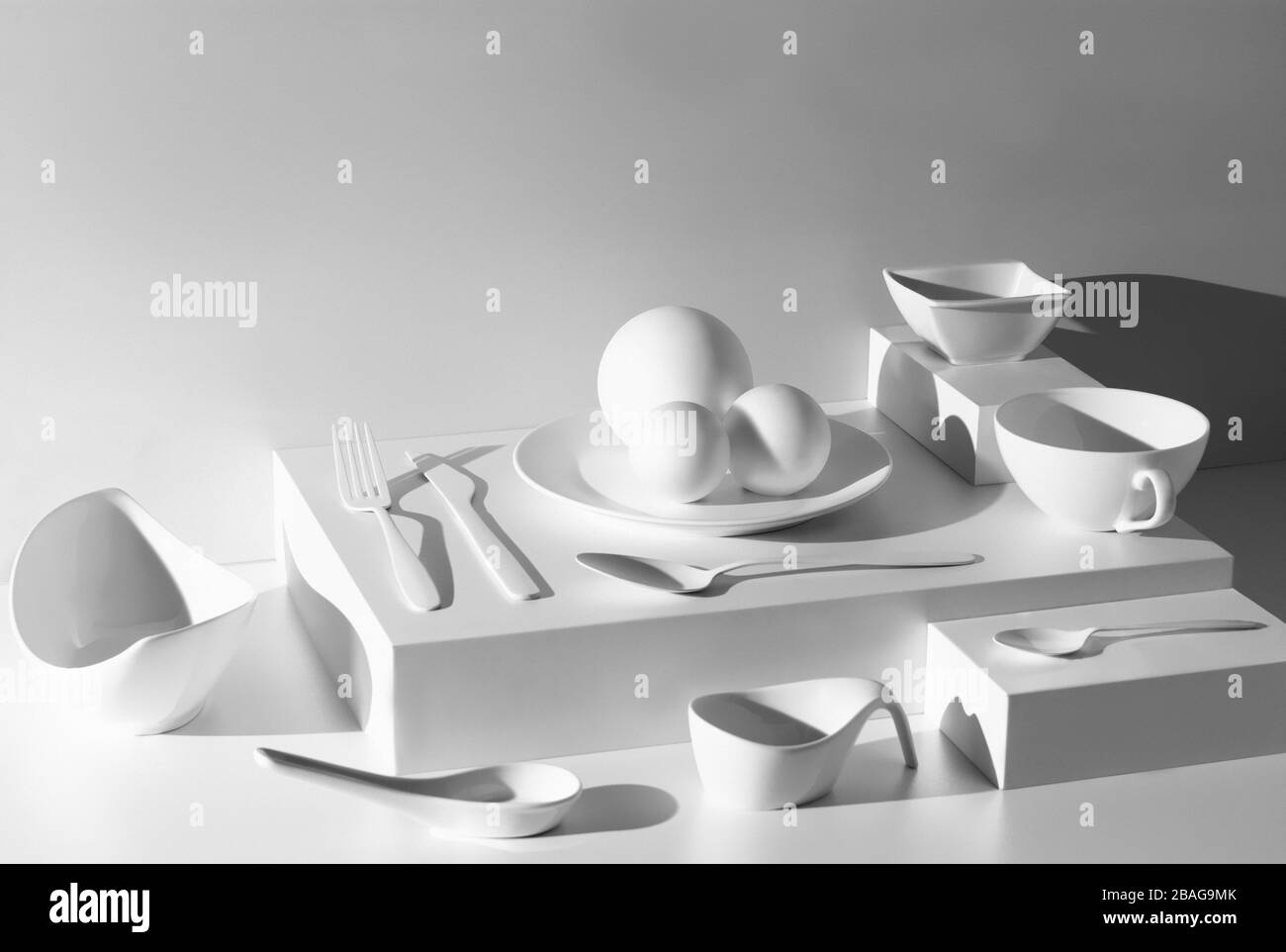 Couverts et vaisselle blanche sur fond blanc sans ombre, illustration d'ustensiles de cuisine incolore Banque D'Images