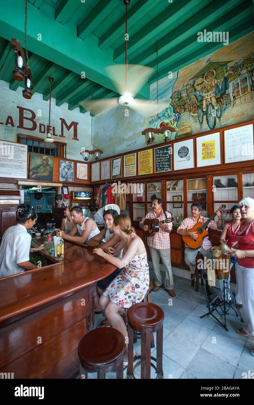 Musique live à la Bodeguita del Medio, la Havane, Cuba Banque D'Images
